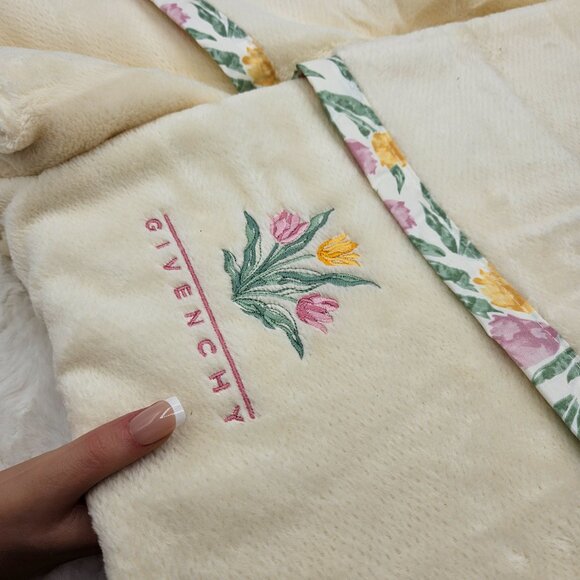 Givenchy Blanket - Picture 12 of 16